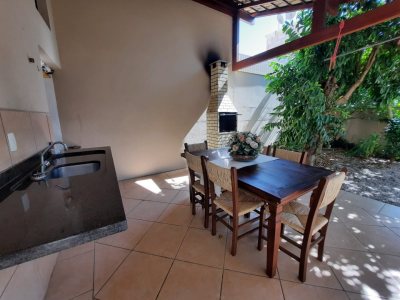 Casa à venda com 250m², 3 quartos, 3 suítes, 2 vagas no bairro Carianos em Florianópolis - Foto 34