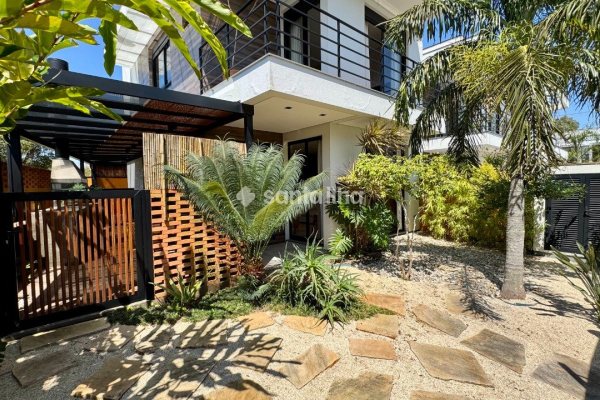 Casa à venda com 141m², 3 quartos, 1 suíte, 1 vaga no bairro Campeche em Florianópolis