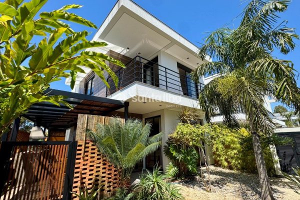 Casa à venda com 141m², 3 quartos, 1 suíte, 1 vaga no bairro Campeche em Florianópolis