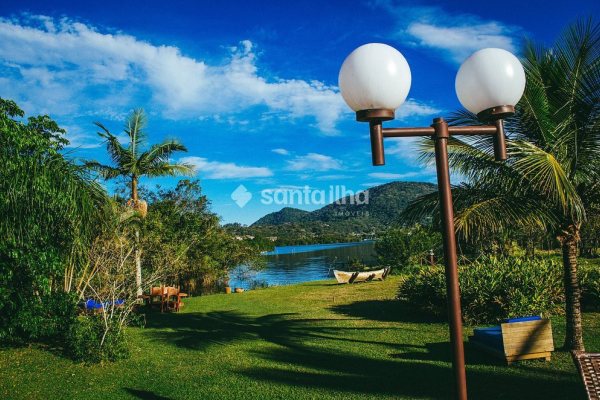 Casa em Condomínio à venda com 73m², 2 quartos, 1 vaga no bairro Lagoa da Conceição em Florianópolis