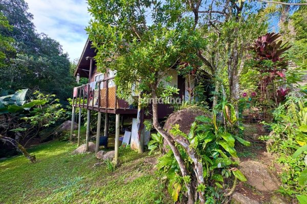 Terreno à venda com 400m², 1 vaga no bairro Ribeirão da Ilha em Florianópolis