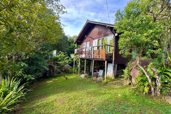 Terreno à venda com 400m², 1 vaga no bairro Ribeirão da Ilha em Florianópolis