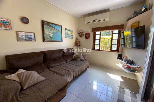 Casa à venda com 119m², 3 quartos, 1 suíte, 2 vagas no bairro Campeche em Florianópolis