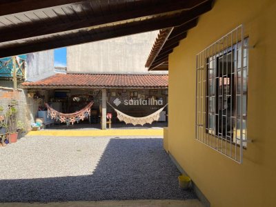 Casa à venda com 119m², 3 quartos, 1 suíte, 2 vagas no bairro Campeche em Florianópolis - Foto 18