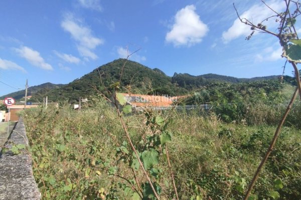 Terreno à venda com 640m², 1 vaga no bairro Pântano do Sul em Florianópolis