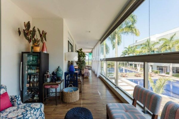 Apartamento à venda com 253m², 3 quartos, 2 suítes, 4 vagas no bairro Campeche em Florianópolis