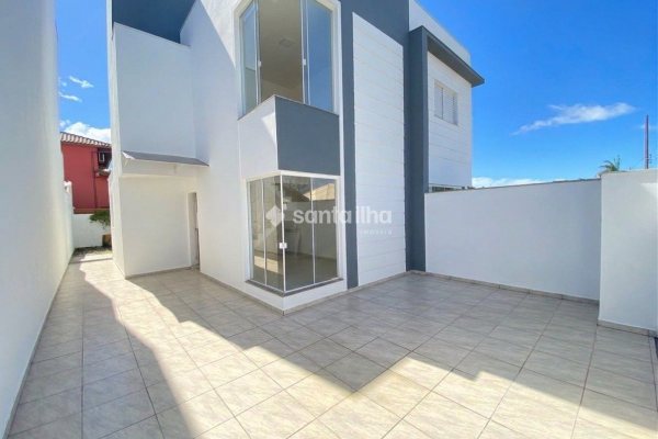 Casa à venda com 96m², 2 quartos, 3 vagas no bairro Rio Tavares em Florianópolis