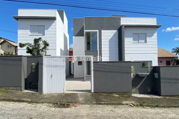 Casa à venda com 96m², 2 quartos, 3 vagas no bairro Rio Tavares em Florianópolis