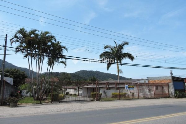 Terreno à venda com 3.200m² no bairro Rio Tavares em Florianópolis