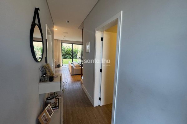 Casa em Condomínio à venda com 233m², 3 quartos, 3 suítes, 4 vagas no bairro Campeche em Florianópolis