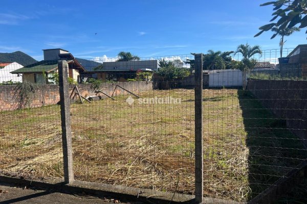 Terreno à venda com 472m², 1 quarto no bairro Campeche em Florianópolis