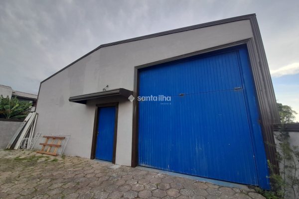 Galpão para alugar ou comprar com 300m², 4 vagas no bairro Ribeirão da Ilha em Florianópolis
