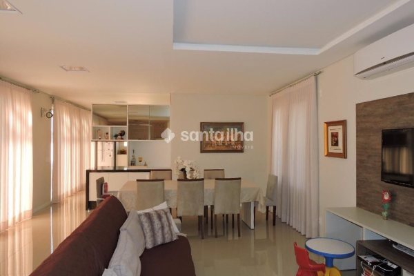 Casa à venda com 300m², 2 quartos, 2 suítes, 6 vagas no bairro Campeche em Florianópolis