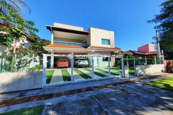 Casa à venda com 380m², 5 quartos, 2 suítes, 4 vagas no bairro Ribeirão da Ilha em Florianópolis
