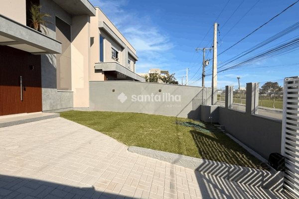 Casa à venda com 136m², 3 quartos, 1 suíte, 1 vaga no bairro Campeche em Florianópolis