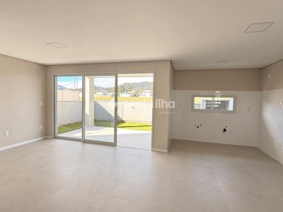Casa à venda com 136m², 3 quartos, 1 suíte, 1 vaga no bairro Campeche em Florianópolis - Foto 7