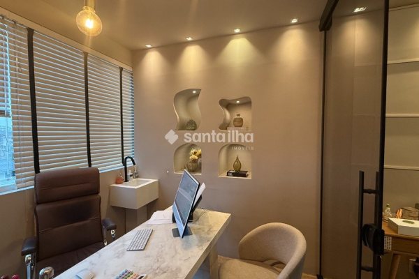 Sala/Conjunto à venda com 38m², 1 vaga no bairro Rio Tavares em Florianópolis