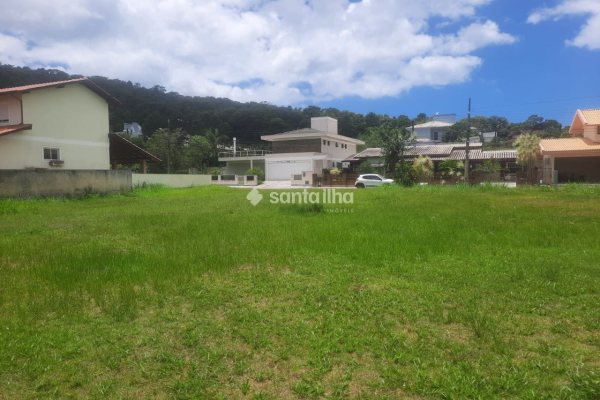 Terreno à venda com 730m² no bairro Campeche em Florianópolis