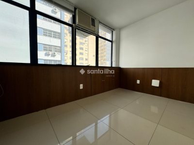 Sala/Conjunto à venda com 59m², 1 vaga no bairro Centro em Florianópolis - Foto 13