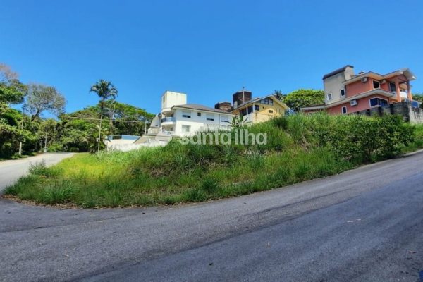 Terreno à venda com 854m², 1 vaga no bairro João Paulo em Florianópolis