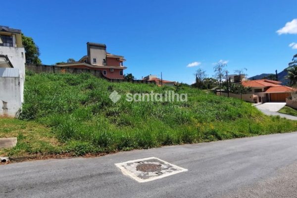 Terreno à venda com 854m², 1 vaga no bairro João Paulo em Florianópolis