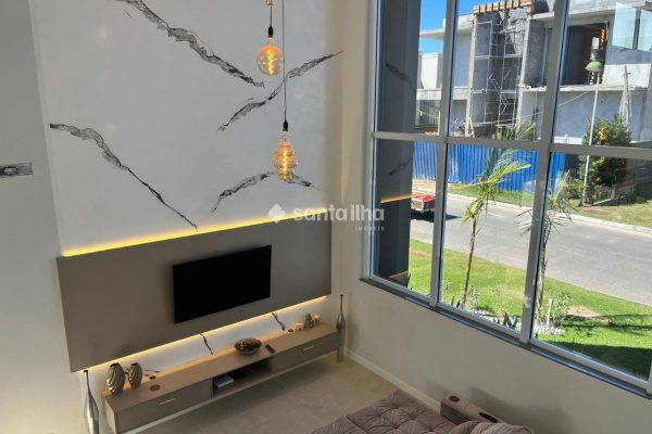 Casa em Condomínio à venda com 360m², 4 quartos, 4 suítes, 4 vagas no bairro Campeche em Florianópolis