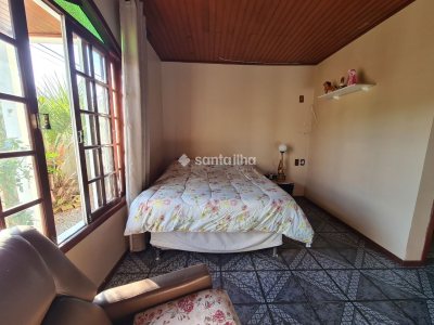 Casa à venda com 521m², 5 quartos, 3 suítes, 4 vagas no bairro Morro das Pedras em Florianópolis - Foto 4