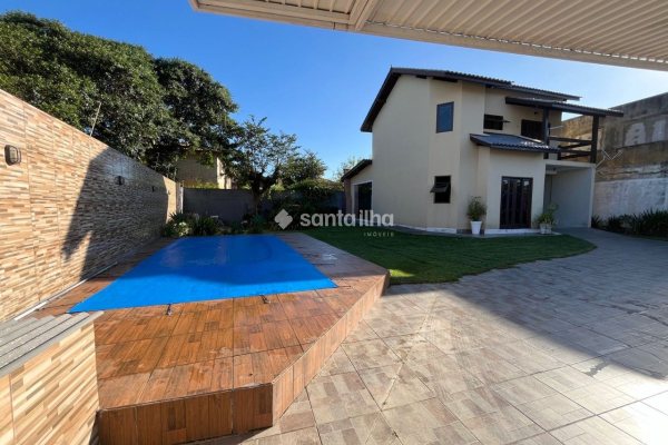 Casa para alugar com 152m², 2 quartos, 1 suíte, 3 vagas no bairro Campeche em Florianópolis