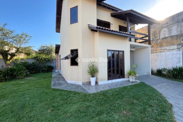 Casa para alugar com 152m², 2 quartos, 1 suíte, 3 vagas no bairro Campeche em Florianópolis