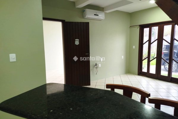 Casa para alugar com 152m², 2 quartos, 1 suíte, 3 vagas no bairro Campeche em Florianópolis