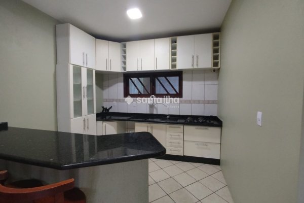 Casa para alugar com 152m², 2 quartos, 1 suíte, 3 vagas no bairro Campeche em Florianópolis