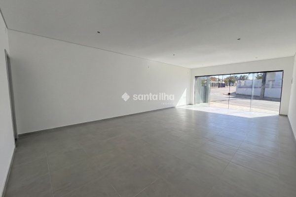 Loja para alugar com 35m², 2 vagas no bairro Morro das Pedras em Florianópolis