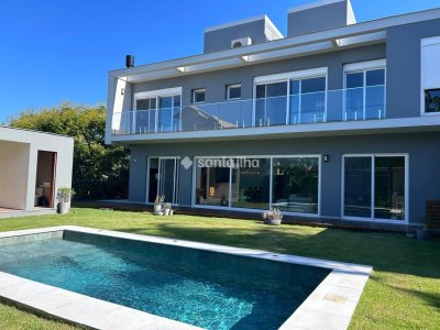 Casa em Condomínio para alugar ou comprar com 431m², 4 quartos, 4 suítes, 4 vagas no bairro Rio Tavares em Florianópolis - Foto 2