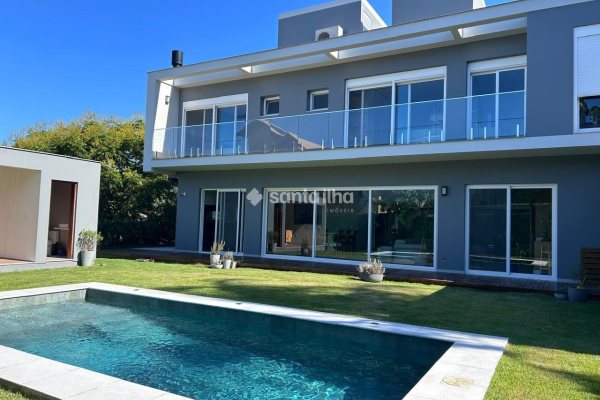 Casa em Condomínio para alugar ou comprar com 431m², 4 quartos, 4 suítes, 4 vagas no bairro Rio Tavares em Florianópolis