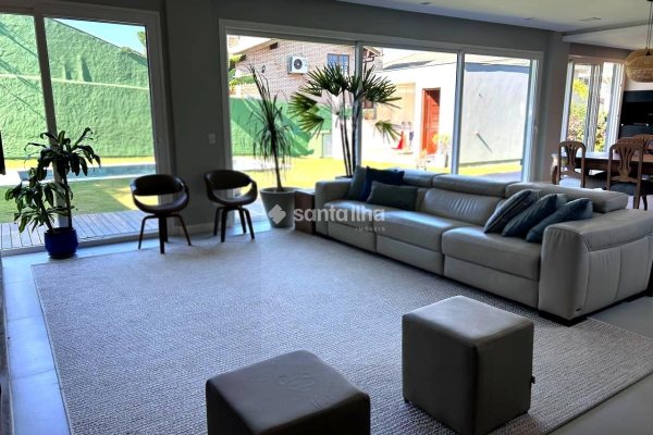 Casa em Condomínio para alugar ou comprar com 431m², 4 quartos, 4 suítes, 4 vagas no bairro Rio Tavares em Florianópolis