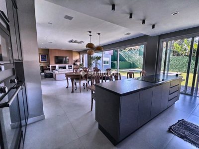 Casa em Condomínio para alugar ou comprar com 431m², 4 quartos, 4 suítes, 4 vagas no bairro Rio Tavares em Florianópolis - Foto 3