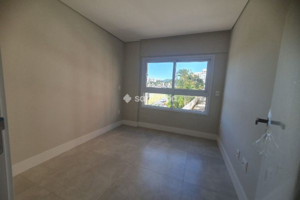 Apartamento à venda com 59m², 2 quartos, 1 suíte, 1 vaga no bairro Pantanal em Florianópolis