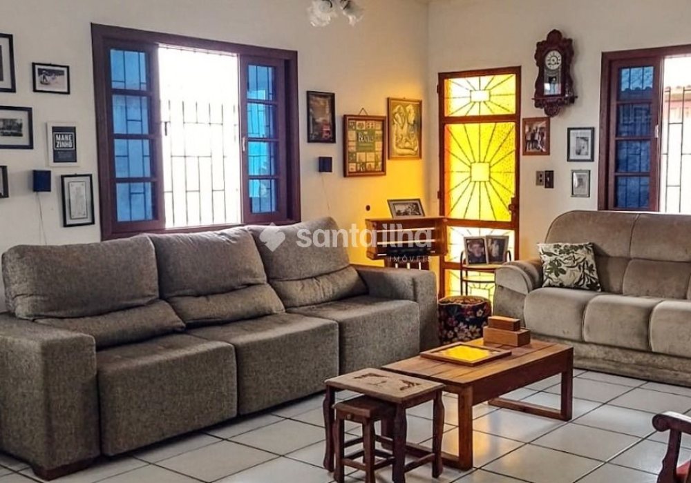 Casa à venda com 180m², 3 quartos, 1 suíte, 2 vagas no bairro Campeche em Florianópolis - Foto 1
