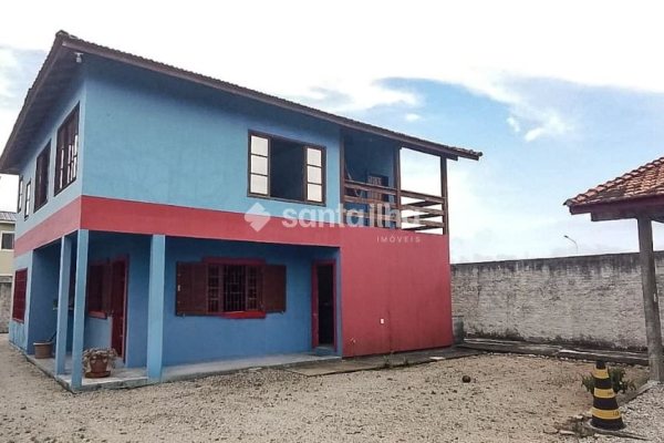 Casa à venda com 180m², 3 quartos, 1 suíte, 2 vagas no bairro Campeche em Florianópolis