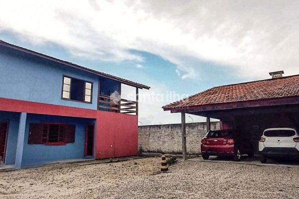 Casa à venda com 180m², 3 quartos, 1 suíte, 2 vagas no bairro Campeche em Florianópolis