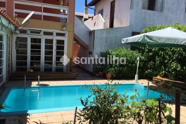 Casa à venda com 360m², 10 quartos, 5 suítes, 5 vagas no bairro Rio Tavares em Florianópolis