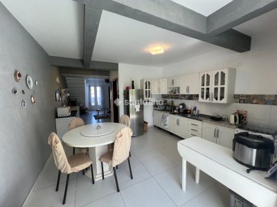 Casa à venda com 114m², 3 quartos, 1 suíte, 2 vagas no bairro Campeche em Florianópolis - Foto 3