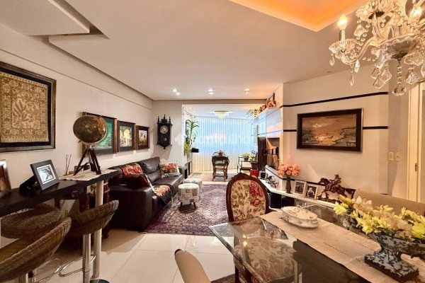 Apartamento à venda com 110m², 4 quartos, 2 vagas no bairro João Paulo em Florianópolis