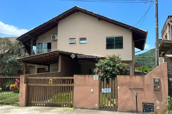 Casa à venda com 123m², 2 quartos, 2 suítes, 2 vagas no bairro Campeche em Florianópolis