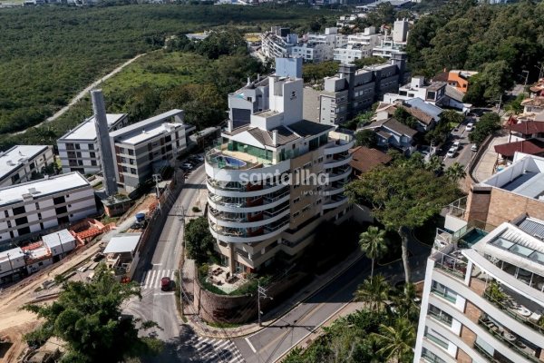 Apartamento à venda com 190m², 3 quartos, 3 suítes, 3 vagas no bairro João Paulo em Florianópolis