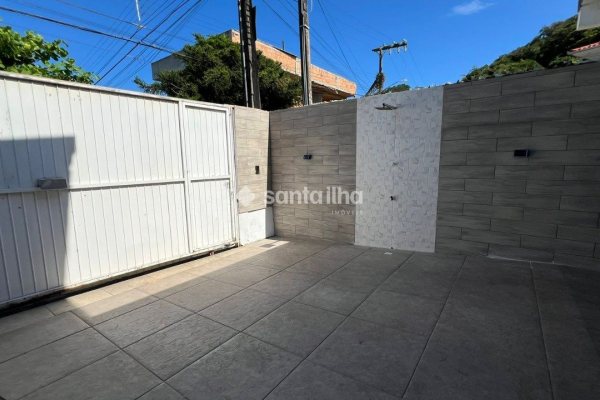 Casa à venda com 174m², 4 quartos, 1 suíte, 2 vagas no bairro Morro das Pedras em Florianópolis