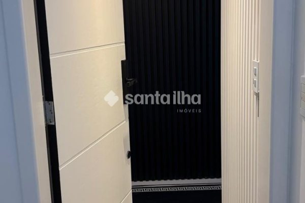 Cobertura à venda com 169m², 3 quartos, 2 suítes, 2 vagas no bairro Rio Tavares em Florianópolis