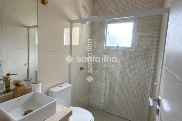 Casa à venda com 250m², 3 quartos, 2 suítes, 3 vagas no bairro Armação em Florianópolis