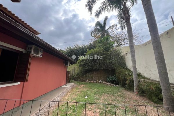 Casa em Condomínio à venda com 199m², 4 quartos, 1 suíte, 2 vagas no bairro Rio Tavares em Florianópolis