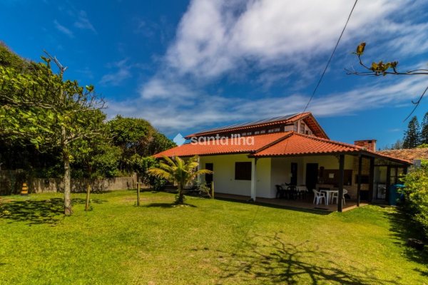 Casa à venda com 140m², 4 quartos, 1 suíte, 4 vagas no bairro Campeche em Florianópolis